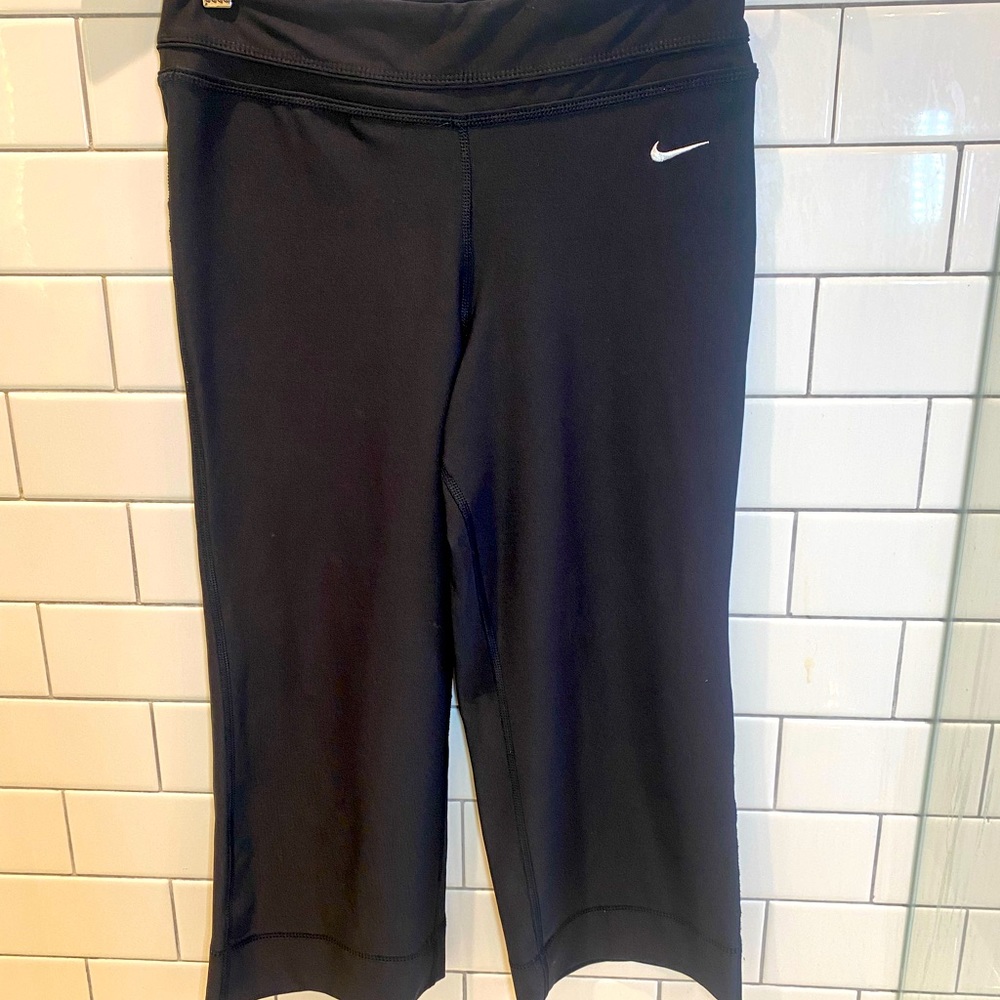 Nike / Capri / Dri Fit / Black ✔️